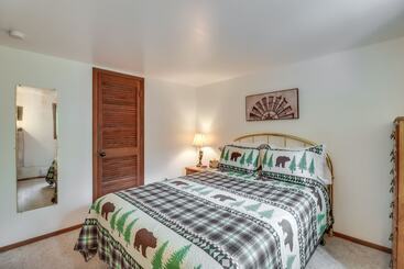 بيت ريفى Pocono Lake Cabin   Walk To Arrowhead Lake!