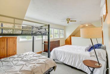 بيت ريفى Waterfront Gray Home W/ Furnished Deck & Fire Pit!