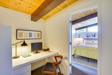 Сельский дом Whidbey Island Oasis: Walk To Beach, Hot Tub, View