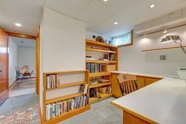 بيت ريفى Bright Golden Home W/ Views   Walk To Downtown!