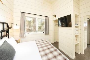 فندق Camp Long Creek
