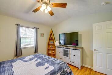 Сельский дом Lakefront Home W/ Hot Tub   15 Mi To Dollywood!