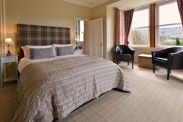 بنسيون The Poplars Guest House