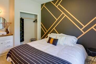 بيت ريفى Pet Friendly Oregon Retreat W/ Patio & Hot Tub!