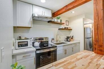 کلبه Updated Tacoma Home W/ Fire Pit!