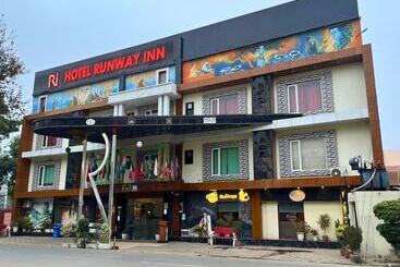 هتل Runway Inn