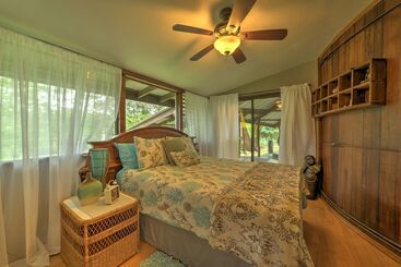 קוטג'' Tropical Cabana W/ Deck, Hot Tub & Lush Scenery!