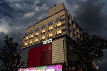호텔 Treebo D Grand