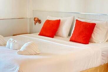 هتل Laemsing Natural Beach Resort