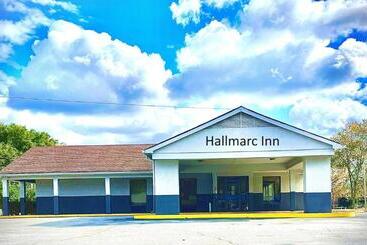 فندق Hallmarc Inn