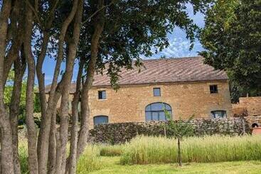 住宿加早餐  La Grange Symphorine, Chambre D Hôtes De Charme Située Entre La Vallée De La Dordogne Et La Vallée D