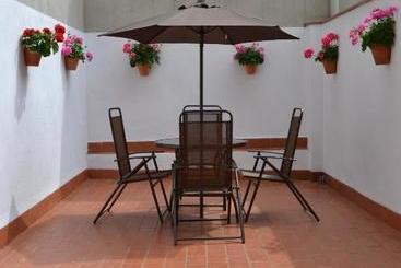 هتل Apartments Figueres