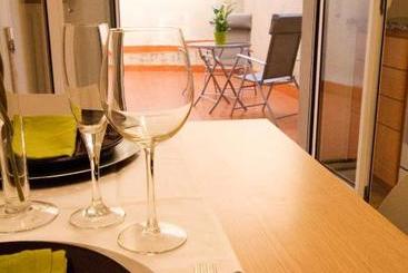 هتل Apartments Figueres