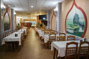 هتل Hostal El Emigrante