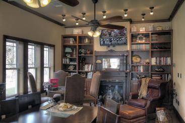 هتل The Thornton Inn Bed And Breakfast