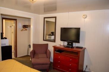 Oregon Motel 8 And Rv Park