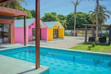 استراحتگاه Cabañas Mambo Beach