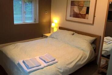 مبيت وإفطار The Garden Room