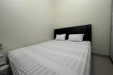 ホテル Oyo 93074 Wisma Aliyah
