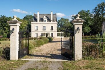 ベッドアンドブレックファースト Manoir Du Val Fouzon