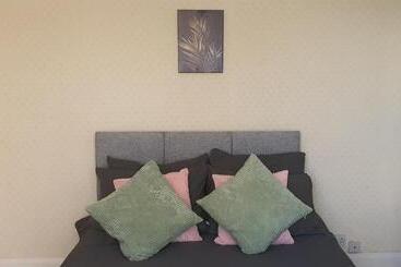 هتل آپارتمان Coventry Spacious Rooms In City