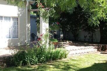Пансион 7 On Grey Guesthouse