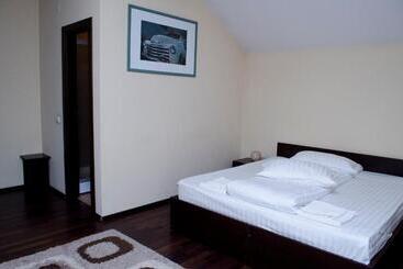 פנסיון Casa Tudor