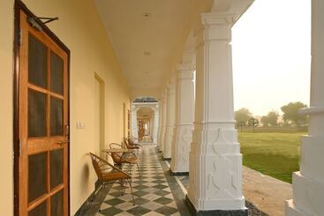 בית מלון כפרי Aaram Baagh Resort & Spa Maheshwar
