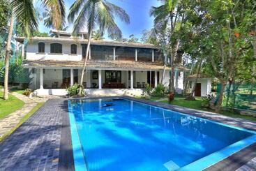Отель Amara Villa