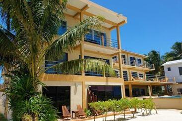 בית מלון כפרי Club Rooms At Popeyes Beach Resort