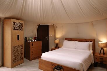 Pura Eco Retreat Jebel Hafit Desert Park