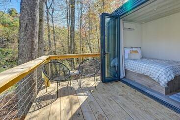 コテージ Bryson City Tiny Cabin W/ Deck Near River Access!