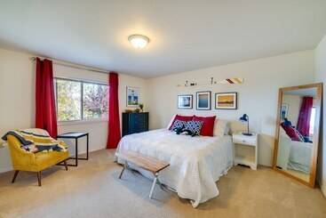 بيت ريفى Coastal Haven W/ Hot Tub & San Juan Island Views