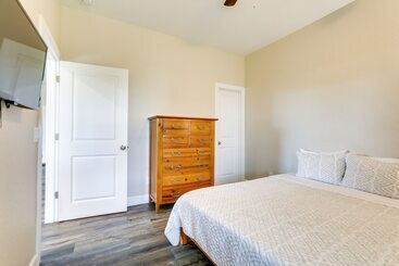 بيت ريفى Englewood Home W/ Screened Porch ~ 6 Mi To Beach!