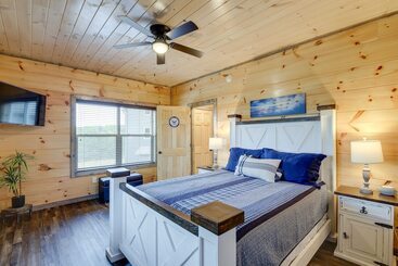 Сельский дом Hot Tub, Fireplace & Views: Sevierville Retreat!