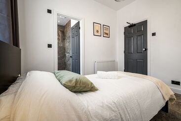 إقامة Immaculate 6 Bed House In Newcastle