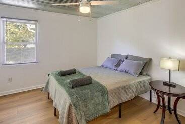 茅舍 Rustic Whitwell Home W/ Grill, Near State Parks!