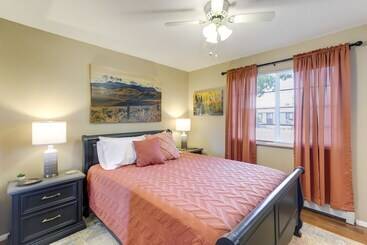 بيت ريفى Hot Tub & Fire Pit: Serene Clifton Retreat!
