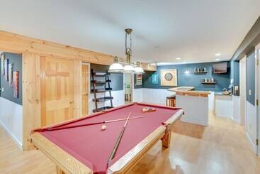 茅舍 Serene Monterey Home W/ Deck Near Skiing & Hiking!