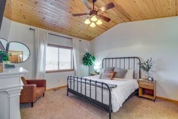 کلبه Pet Friendly Show Low Cabin W/ 1 Acre Fenced Yard!