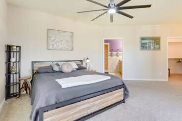 별장 Spacious Brighton Home W/ Game Room + Fire Table!
