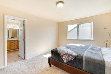 بيت ريفى Bothell Retreat: Home Gym, Fireplace & More!