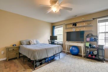 コテージ Pet Friendly Holly Springs Residence With Deck!
