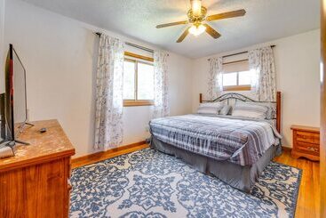 بيت ريفى Pet Friendly Waterloo Abode W/ Deck!