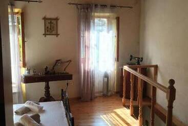 레지던스 2 Floors House In Sinarades Near Beach