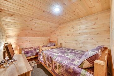 קוטג'' Serene Centre Hall Cabin W/ Stream On Site!
