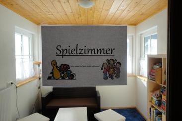 هتل Bauernhof Schnoellhof