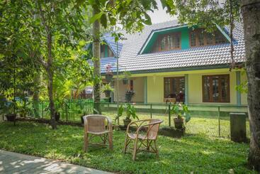 פנסיון Jansons Orchard Inn