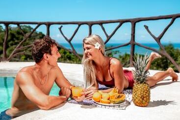 فندق Akua Ocean View Suites