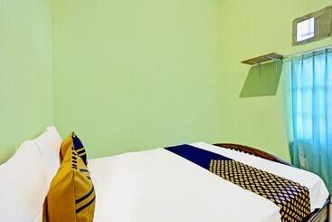 ホテル Spot On 91868 Nusa Indah Guest House Syariah